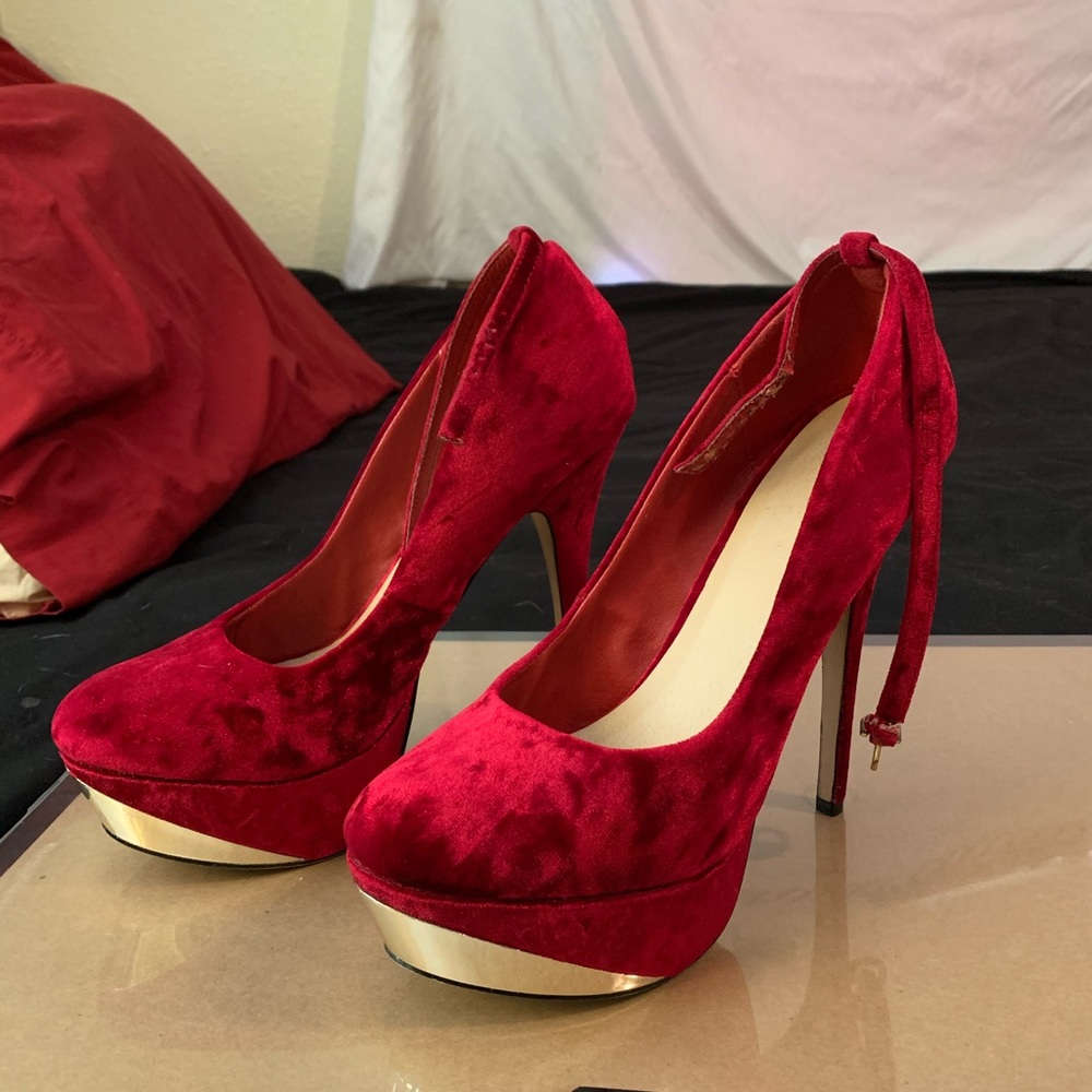 Velvet red platform pumps
